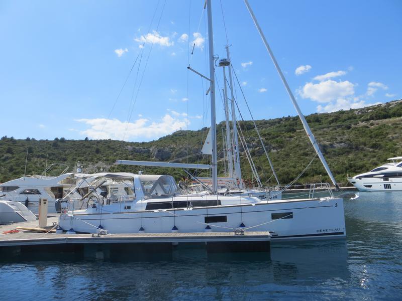 Book yachts online - sailboat - Oceanis 38.1 - Eleven - rent