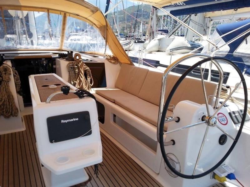Book yachts online - sailboat - Dufour 410 Grand Large 6 - Swallow - rent