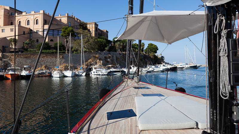 Book yachts online - sailboat - Vismara V71 - Red Carpet - rent
