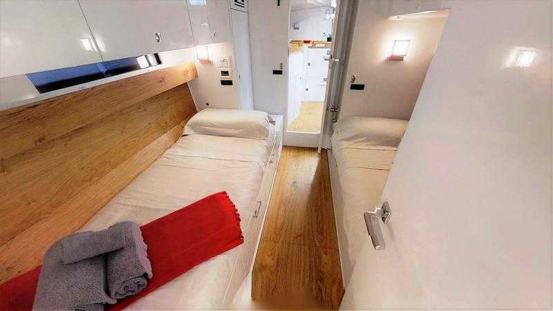 Book yachts online - sailboat - Vismara V71 - Red Carpet - rent