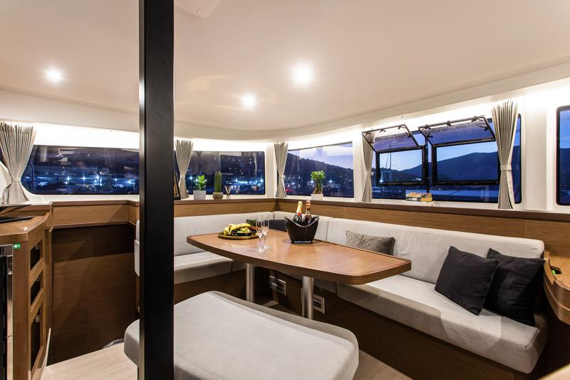 Book yachts online - catamaran - Lagoon 42 - Casta Diva VIP-equipped (AC/Gen/Watermaker) - rent