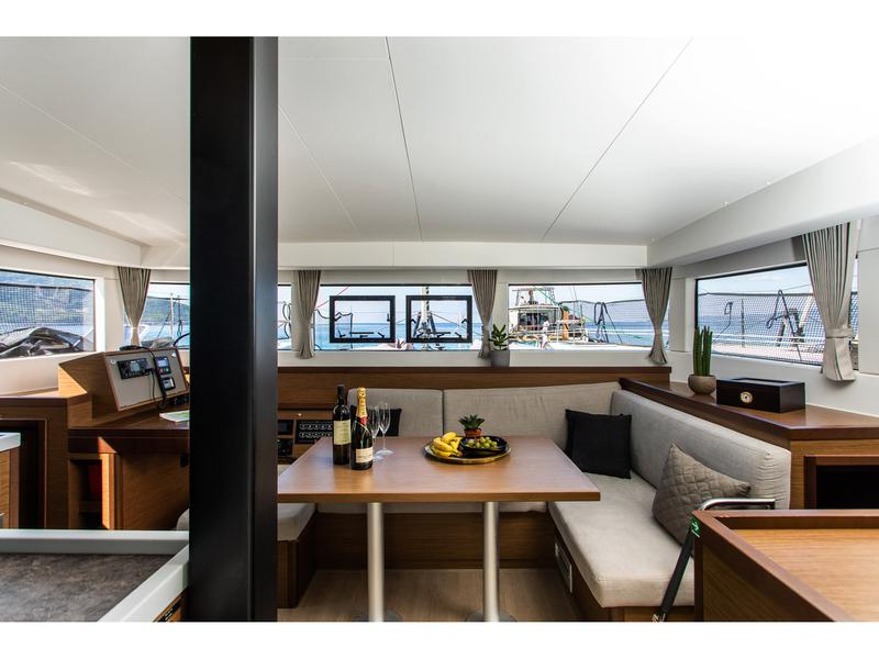 Book yachts online - catamaran - Lagoon 40 - Sol Invictus VIP-equipped (AC/Gen/Watermaker) - rent