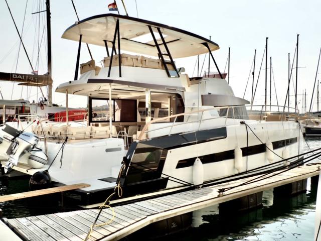 Book yachts online - powercatamaran - Bali 4.3 MY - SIERRA - rent