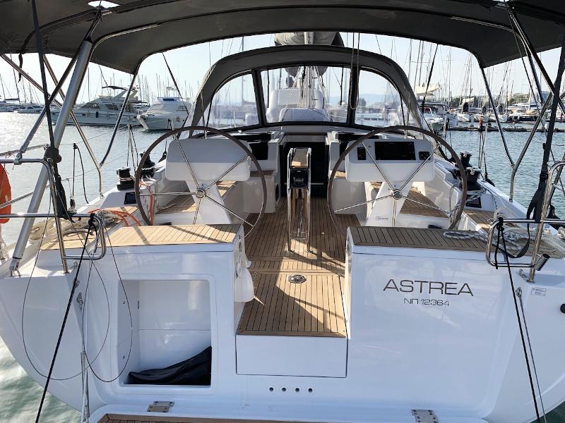 Book yachts online - sailboat - Hanse 458 - Astrea - rent