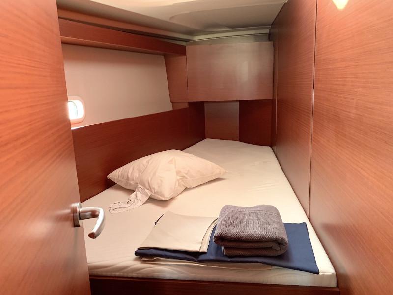 Book yachts online - sailboat - Hanse 458 - Astrea - rent