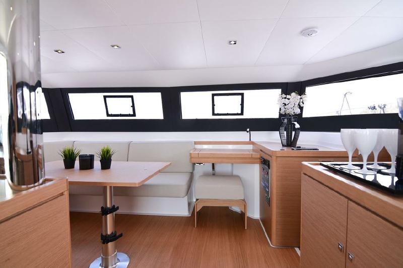 Book yachts online - catamaran - Dufour Catamaran 48 - Jovy - rent