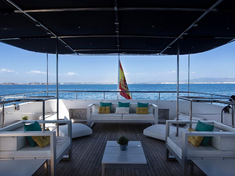 Book yachts online - motorboat - Explorer 92 - Boramar Luxe - rent