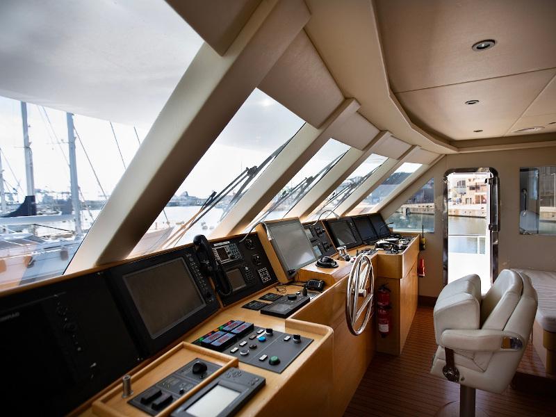 Book yachts online - motorboat - Explorer 92 - Boramar Luxe - rent
