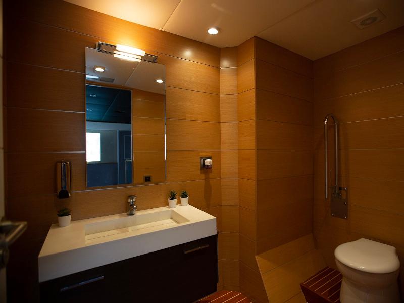 Book yachts online - motorboat - Explorer 92 - Boramar Luxe - rent