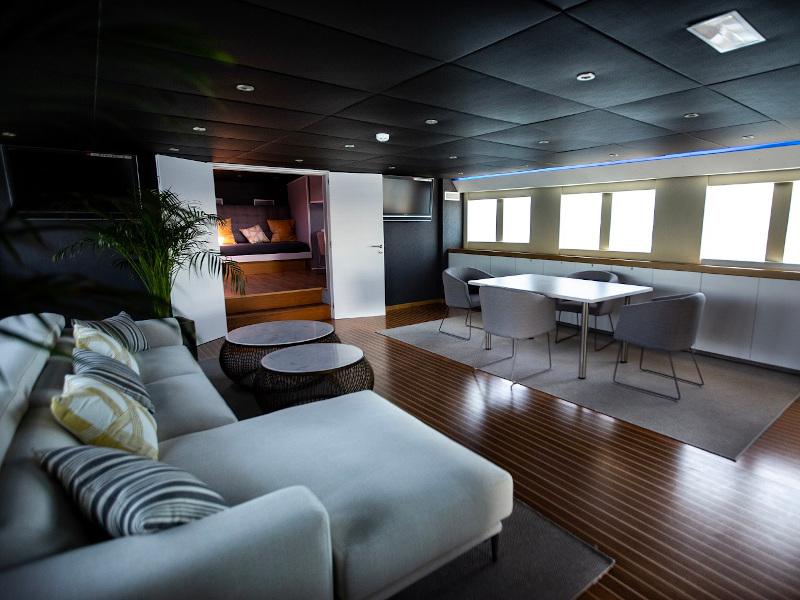 Book yachts online - motorboat - Explorer 92 - Boramar Luxe - rent