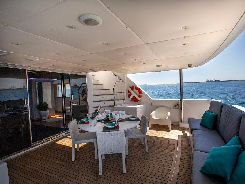 Book yachts online - motorboat - Explorer 92 - Boramar Luxe - rent