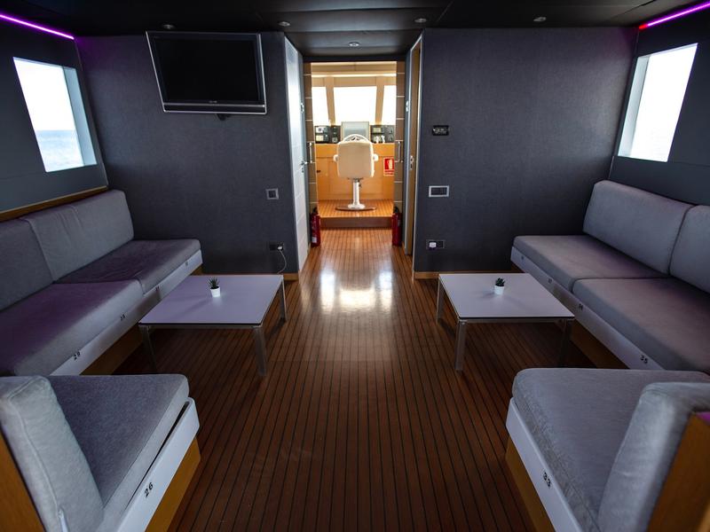 Book yachts online - motorboat - Explorer 92 - Boramar Luxe - rent