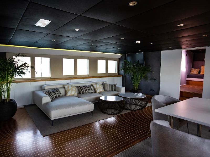 Book yachts online - motorboat - Explorer 92 - Boramar Luxe - rent