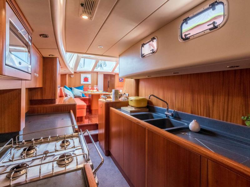 Book yachts online - sailboat - Najad 570 CC - LUNULATA - rent