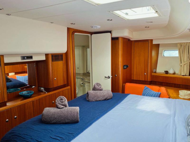 Book yachts online - sailboat - Najad 570 CC - LUNULATA - rent