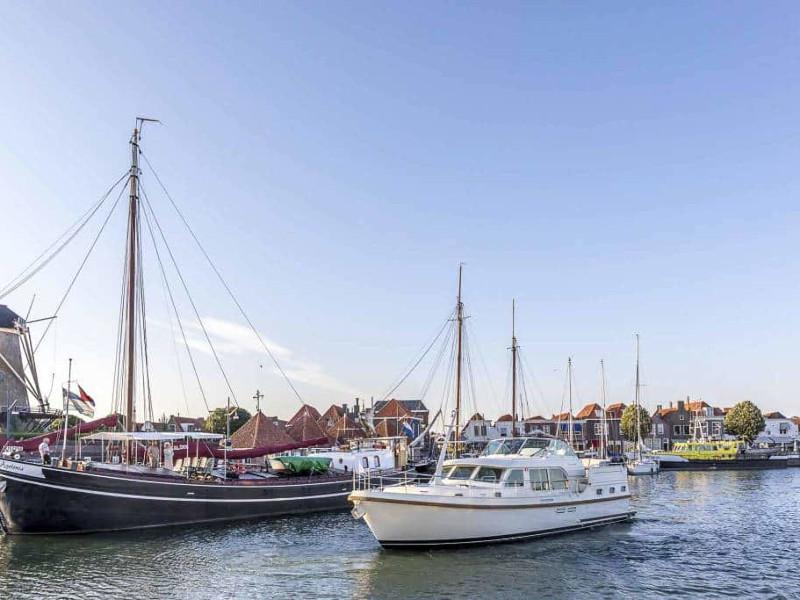 Book yachts online - motorboat - Linssen Grand Sturdy 45.0 AC - Florina - rent