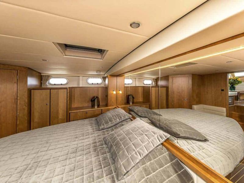 Book yachts online - motorboat - Linssen Grand Sturdy 45.0 AC - Florina - rent