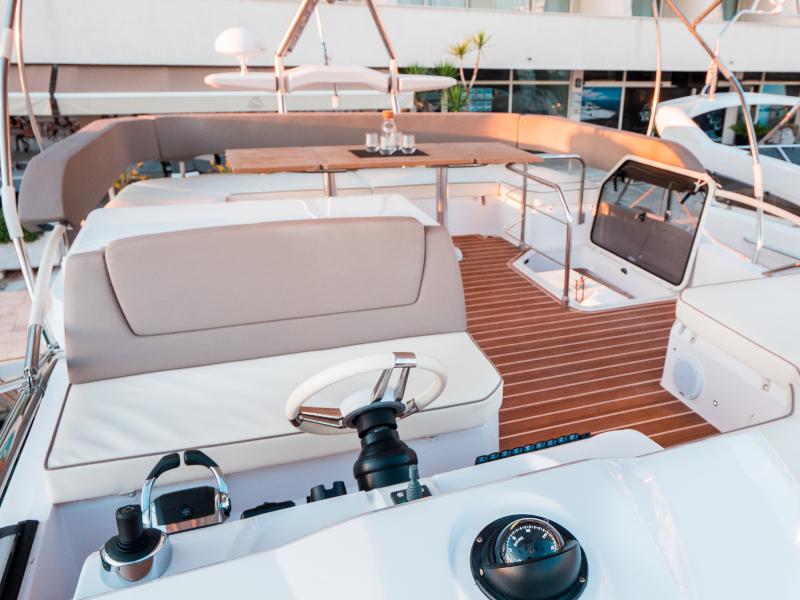Book yachts online - motorboat - Sessa Fly 47 - Star Dust - rent