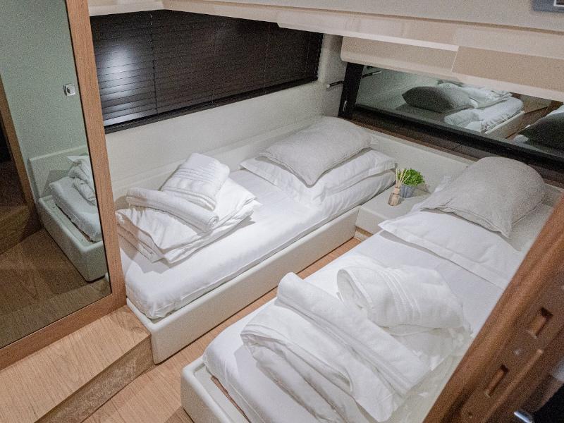 Book yachts online - motorboat - Sessa Fly 47 - Star Dust - rent