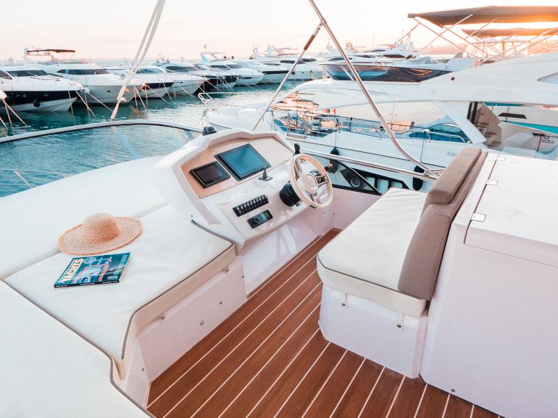 Book yachts online - motorboat - Sessa Fly 47 - Star Dust - rent