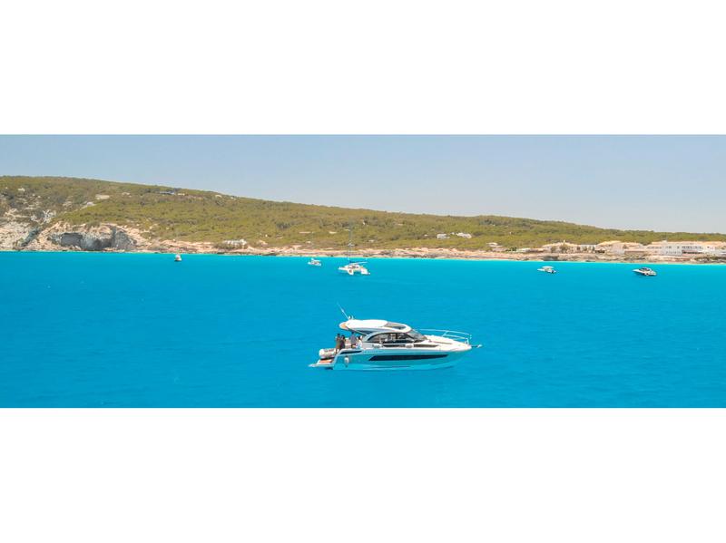 Book yachts online - motorboat - Leader 33 - Manteca - rent
