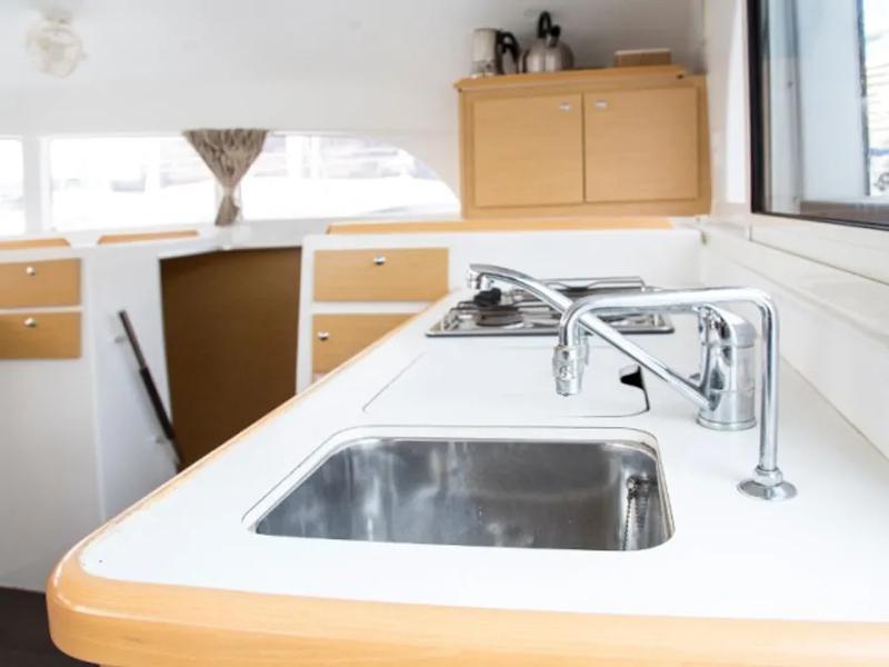 Book yachts online - catamaran - Lagoon 380 S2 - Discovery - rent
