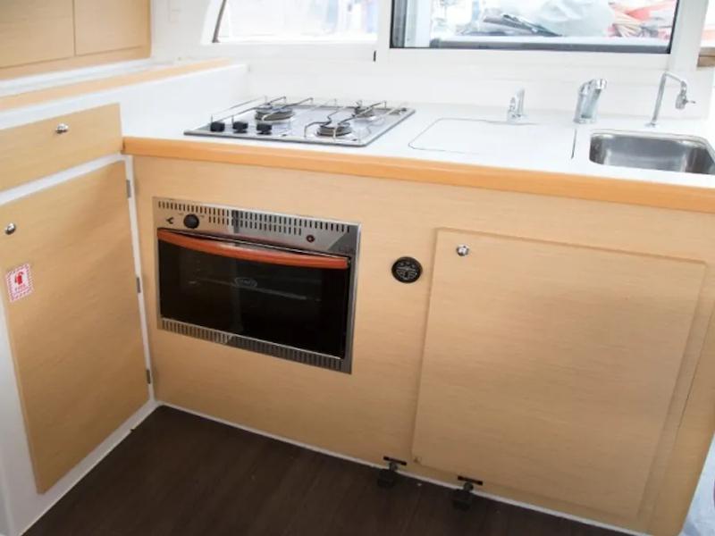 Book yachts online - catamaran - Lagoon 380 S2 - Discovery - rent