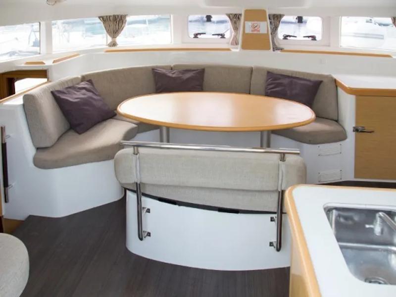 Book yachts online - catamaran - Lagoon 380 S2 - Discovery - rent