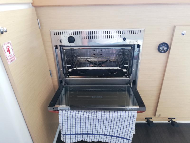 Book yachts online - catamaran - Lagoon 380 S2 - Voyager - rent
