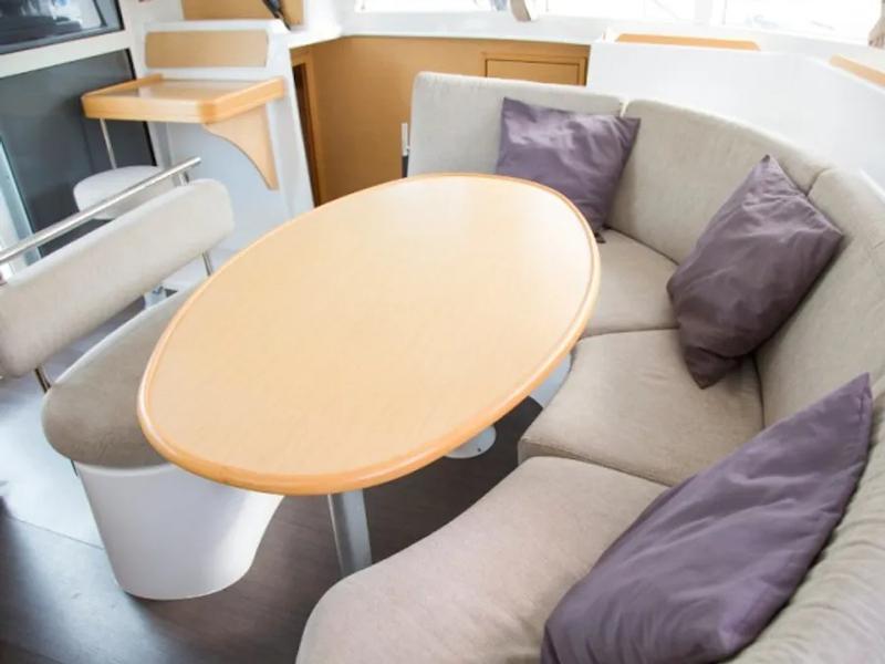Book yachts online - catamaran - Lagoon 380 S2 - Voyager - rent