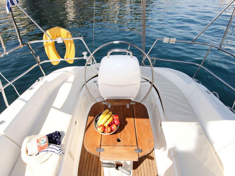Book yachts online - sailboat - Bavaria 37 Cruiser - Alkmini - rent