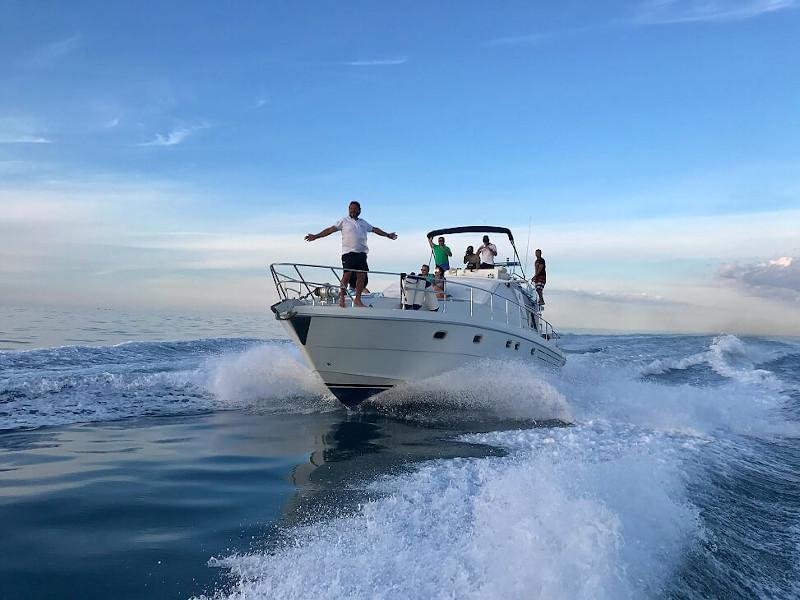 Book yachts online - motorboat - Raffaelli Storm 47S - Isla Balula - rent