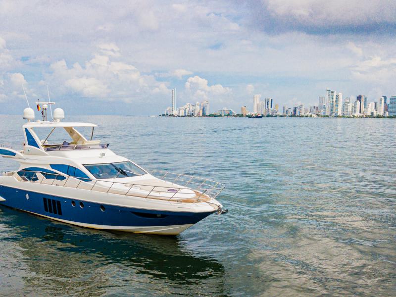 Book yachts online - motorboat - Azimut 64 Flybridge - Copacceti - rent