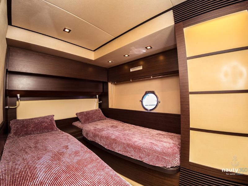 Book yachts online - motorboat - Azimut 62 S - Venecia - rent