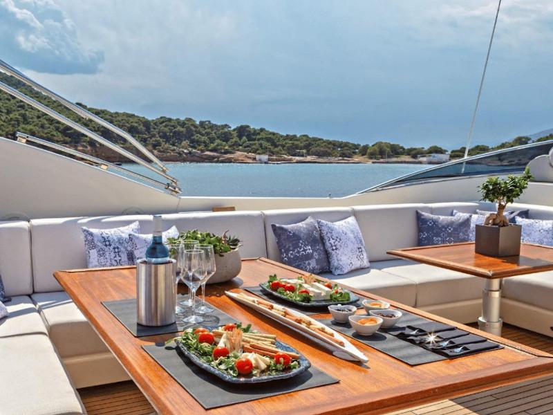 Book yachts online - motorboat - Posillipo Technema 95S - Divine - rent