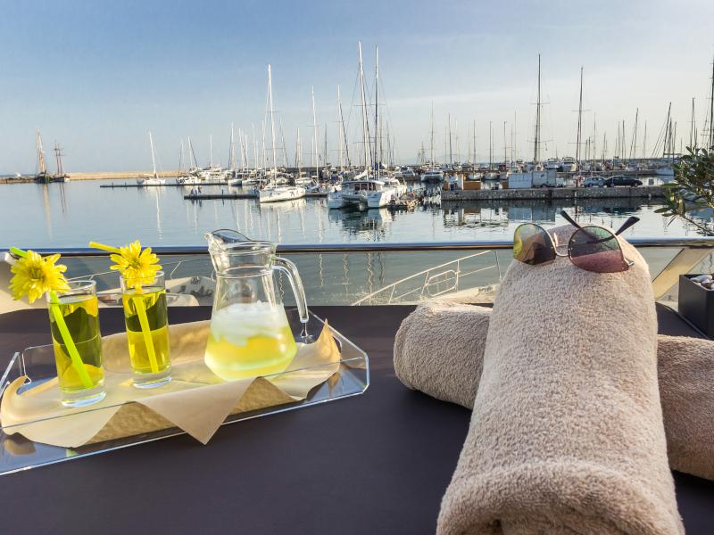 Book yachts online - motorboat - Posillipo Technema 70 - Amoraki - rent