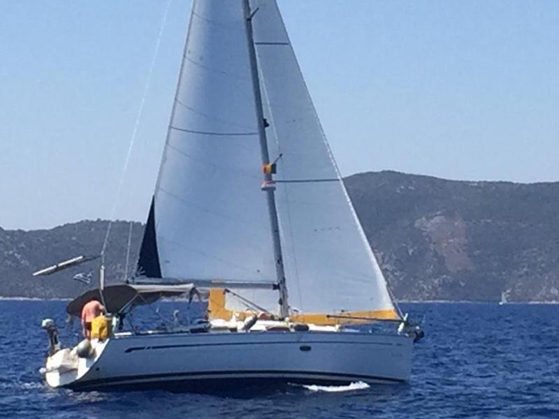 Book yachts online - sailboat - Bavaria 38 Cruiser - Happy Life - rent