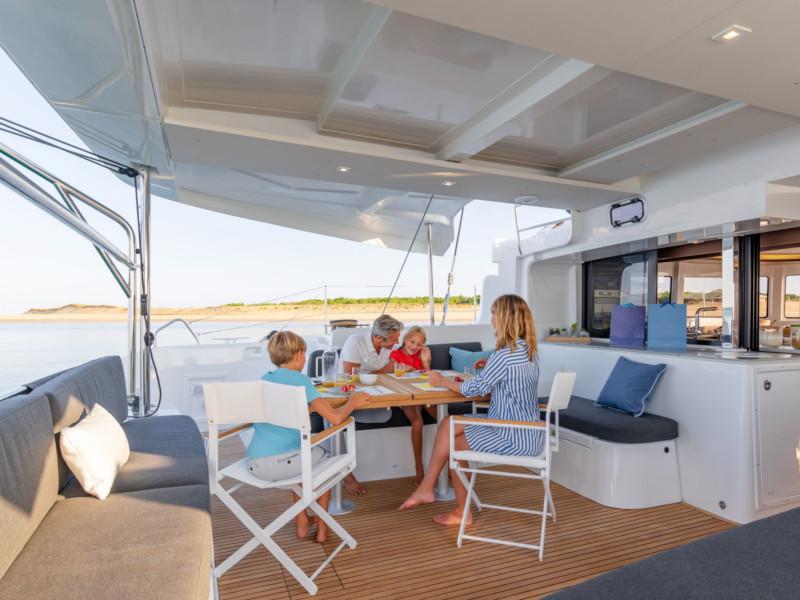 Book yachts online - catamaran - Lagoon 46 - Hydra - rent
