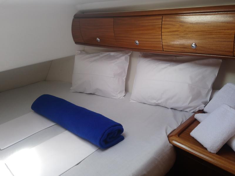 Book yachts online - sailboat - Bavaria 44 - Meltemi - rent