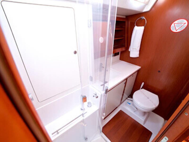 Book yachts online - sailboat - Oceanis 58 - Queen Axiera (crewed) - rent