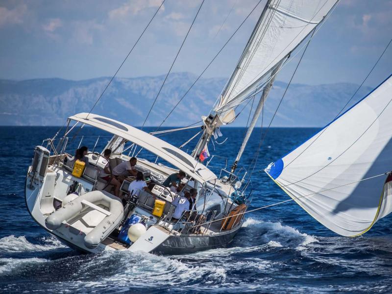 Book yachts online - sailboat - Oceanis 58 - Queen Axiera (crewed) - rent