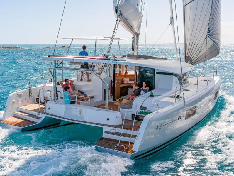 Book yachts online - catamaran - Lagoon 42 Owner version - NURIA - rent