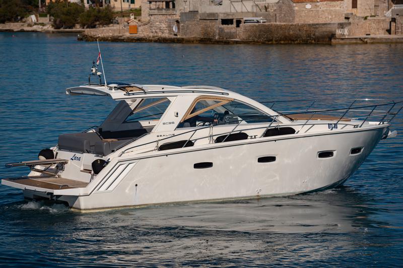 Book yachts online - motorboat - Sealine SC35 - Lara - rent