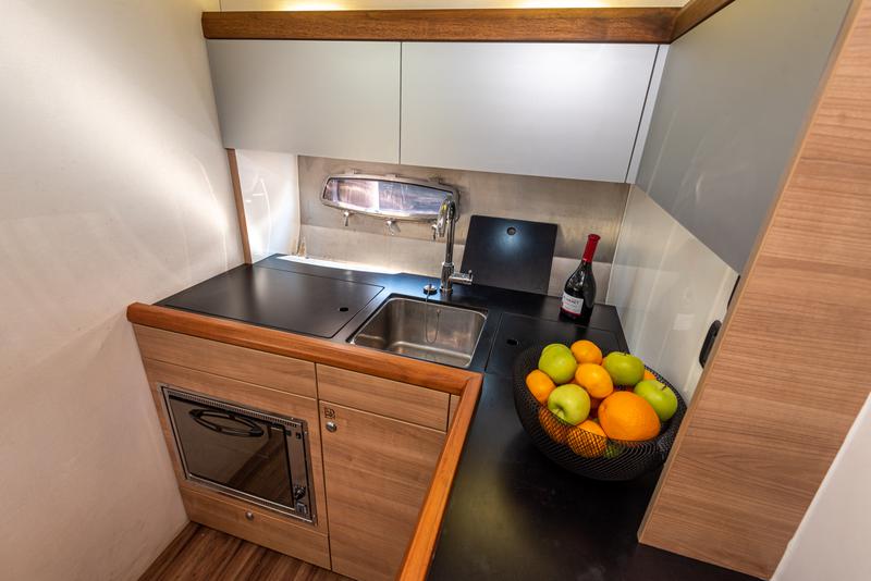 Book yachts online - motorboat - Sealine SC35 - Lara - rent