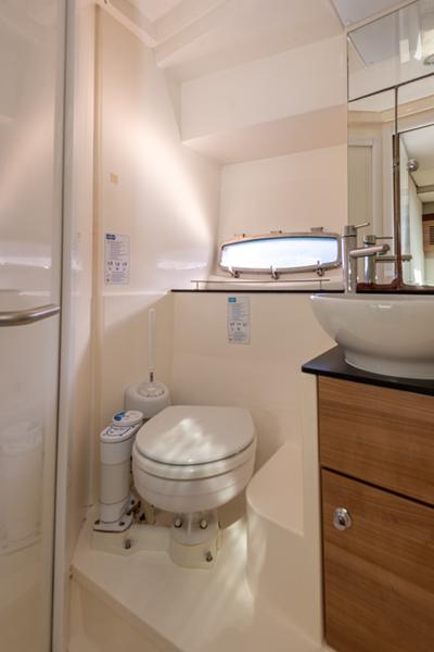 Book yachts online - motorboat - Sealine SC35 - Lara - rent