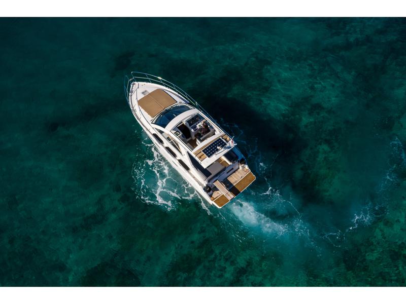 Book yachts online - motorboat - Sealine SC35 - Lara - rent