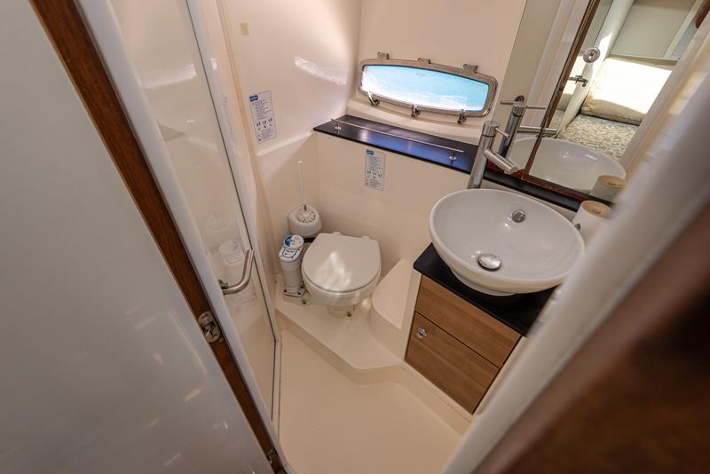Book yachts online - motorboat - Sealine SC35 - Lara - rent
