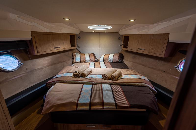Book yachts online - motorboat - Sessa C38 - Lana - rent