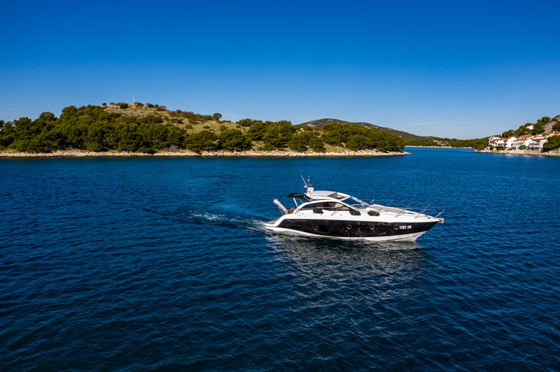 Book yachts online - motorboat - Sessa C38 - Lana - rent
