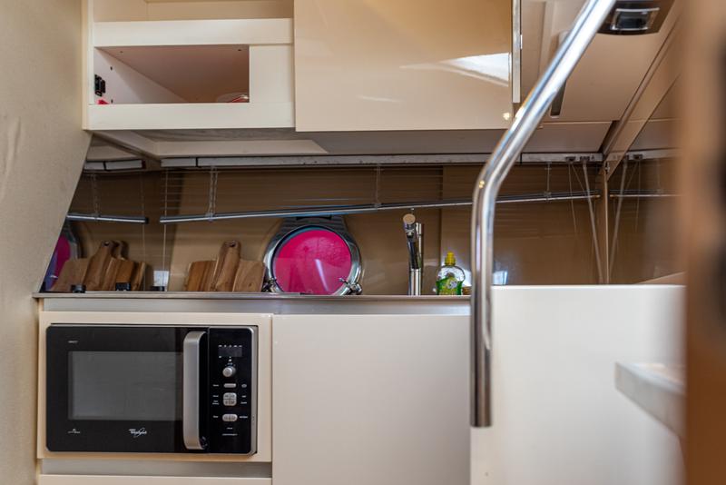 Book yachts online - motorboat - Sessa C38 - Lana - rent